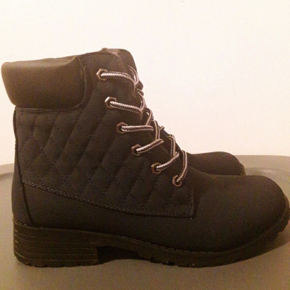 Twisted women's boots